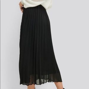 SHINESTAR black pleated midi skirt small NWOT